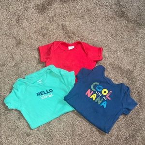 ONESIE BUNDLE!!!!❤️💚💙